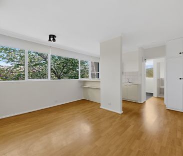 Top Floor One Bedroom Apartment - Photo 5