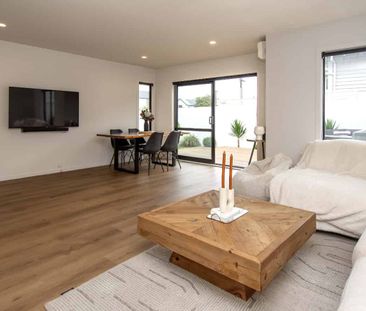 Style and Location - Photo 4