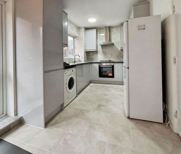 2 bedroom ground floor flat to rent - Photo 5