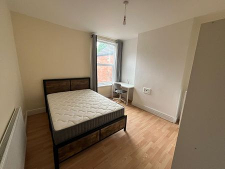 1 bedroom in a house share to rent - Photo 4