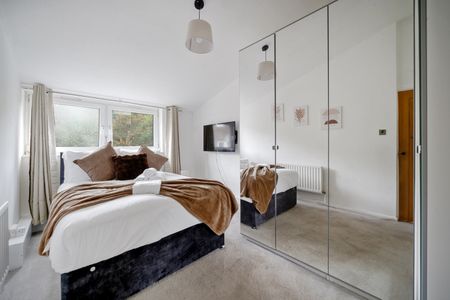 4 Bed Semi-Detached House, Brixton, SW9 - Photo 5