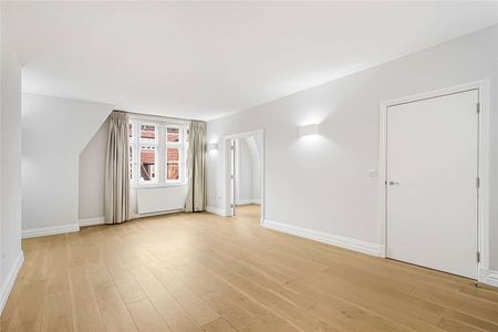 Beautifully presented duplex apartment, refurbished in a neutral contemporary style with two double bedrooms and a study. - Photo 2