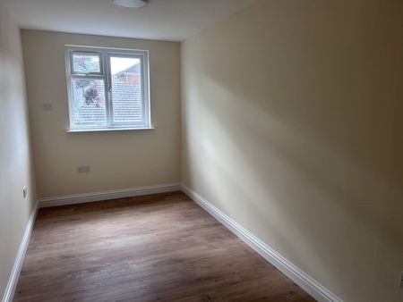 4 Bed End Terrace, Lower Field Road, RG1 - Photo 4