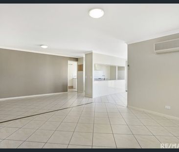 Spacious Family Home in Sought-After Mudgeeraba Location - Photo 1