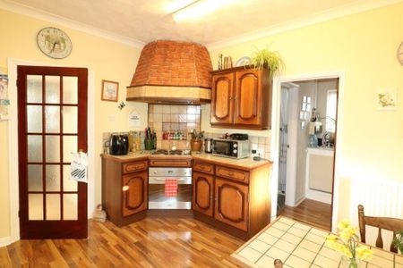 4 bedroom detached house to rent - Photo 4