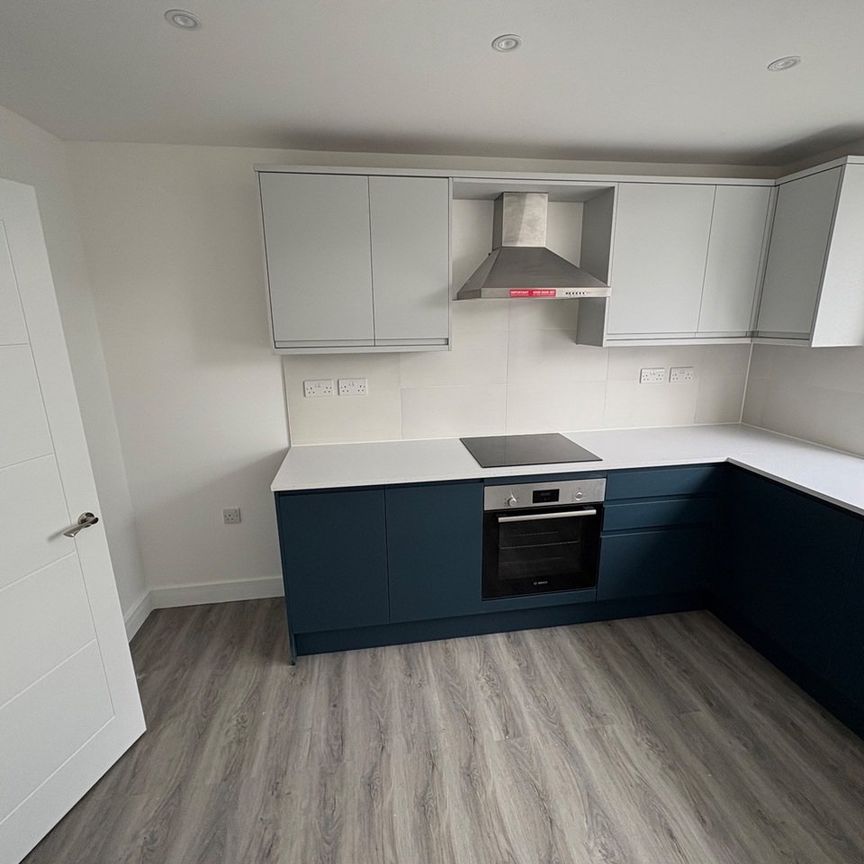 2 Bed Flat, Station Road, NW4 - Photo 1