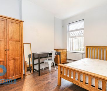5 bed Mid Terraced House for Rent - Photo 2