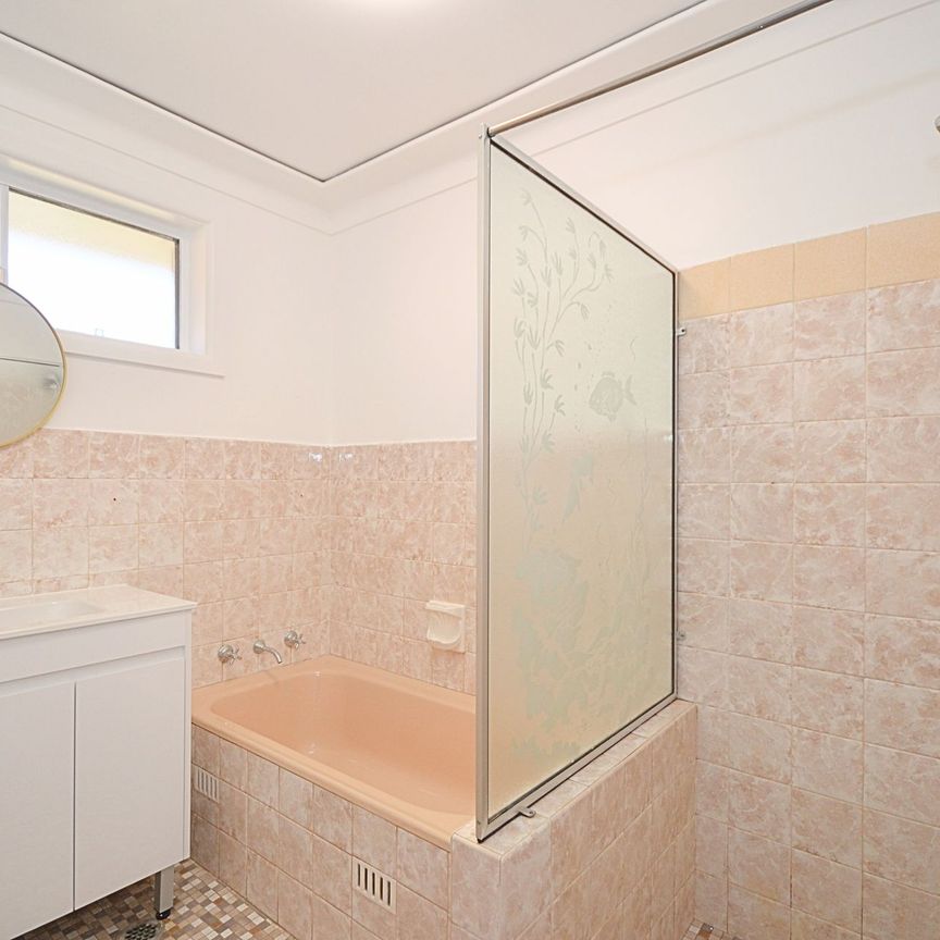 Renovated 3 Bedroom Plus Extra Study Room - Photo 1