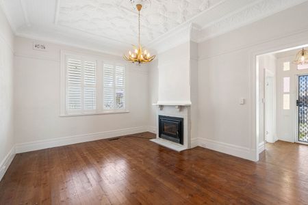 Charming 3 bedroom home - Photo 3