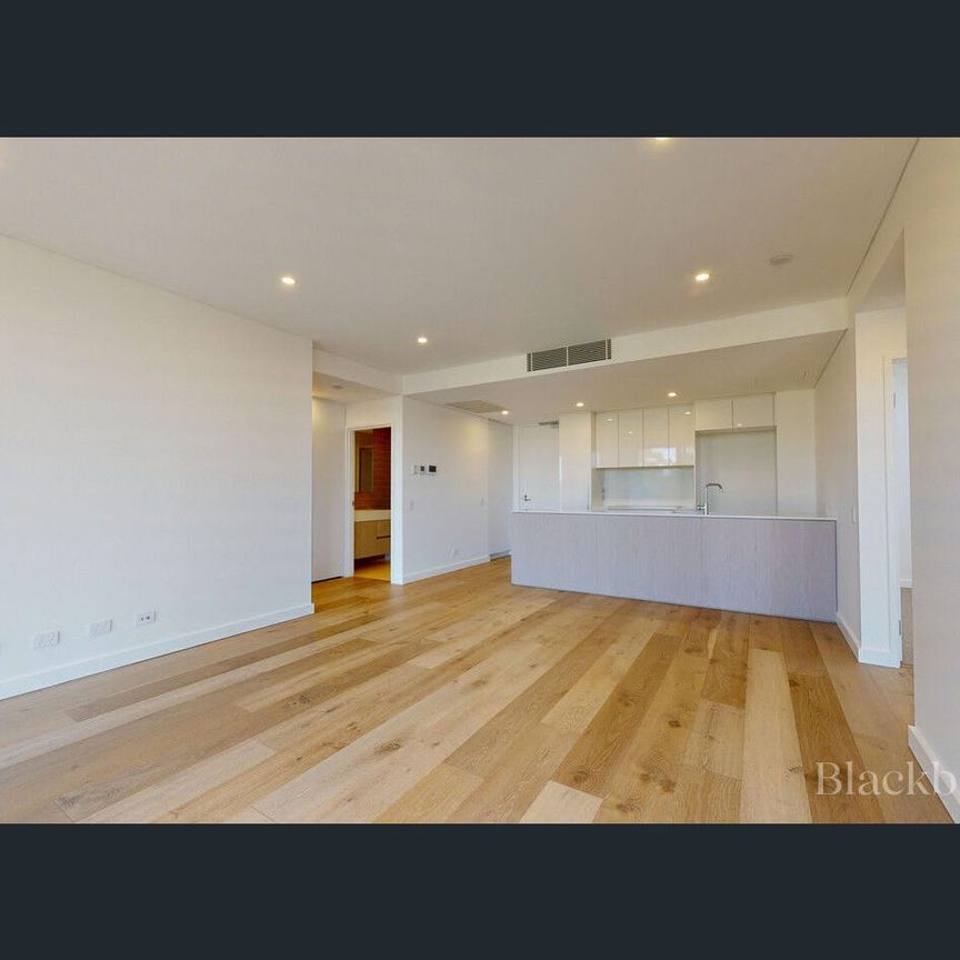 Effortless Living in Vibrant Ascot - Photo 1