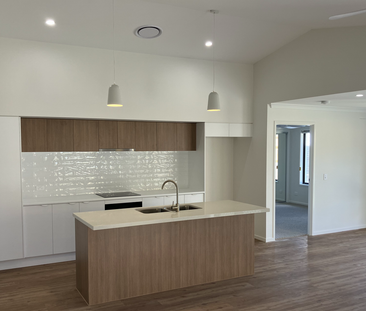 8 Bower Street, Morayfield, QLD - Photo 6