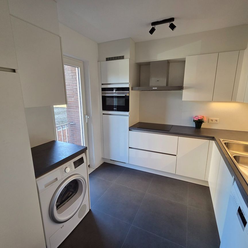 Gerenoveerd appartement met 2 slaapkamers, terras en garagebox te huur in Heverlee - Foto 1