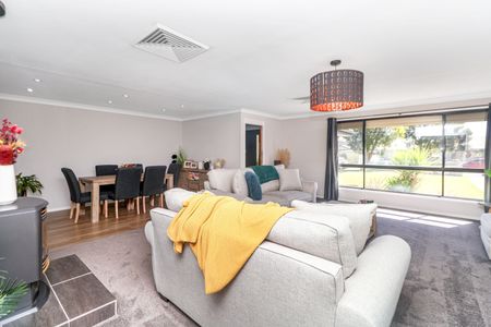 2 Stratford Avenue Lake Albert NSW - Photo 2