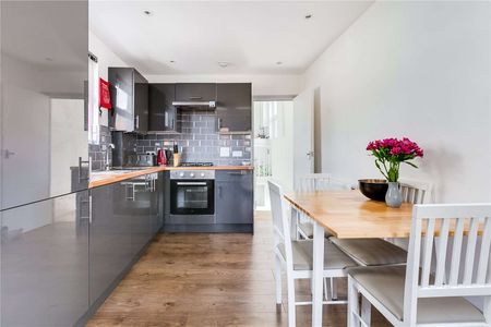 A well presented three bedroom apartment situated in the Munster Village area - Photo 5