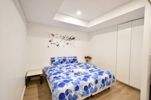 One Bedroom Plus Study With Built-in Wardrobes (unfurnished) - Photo 1