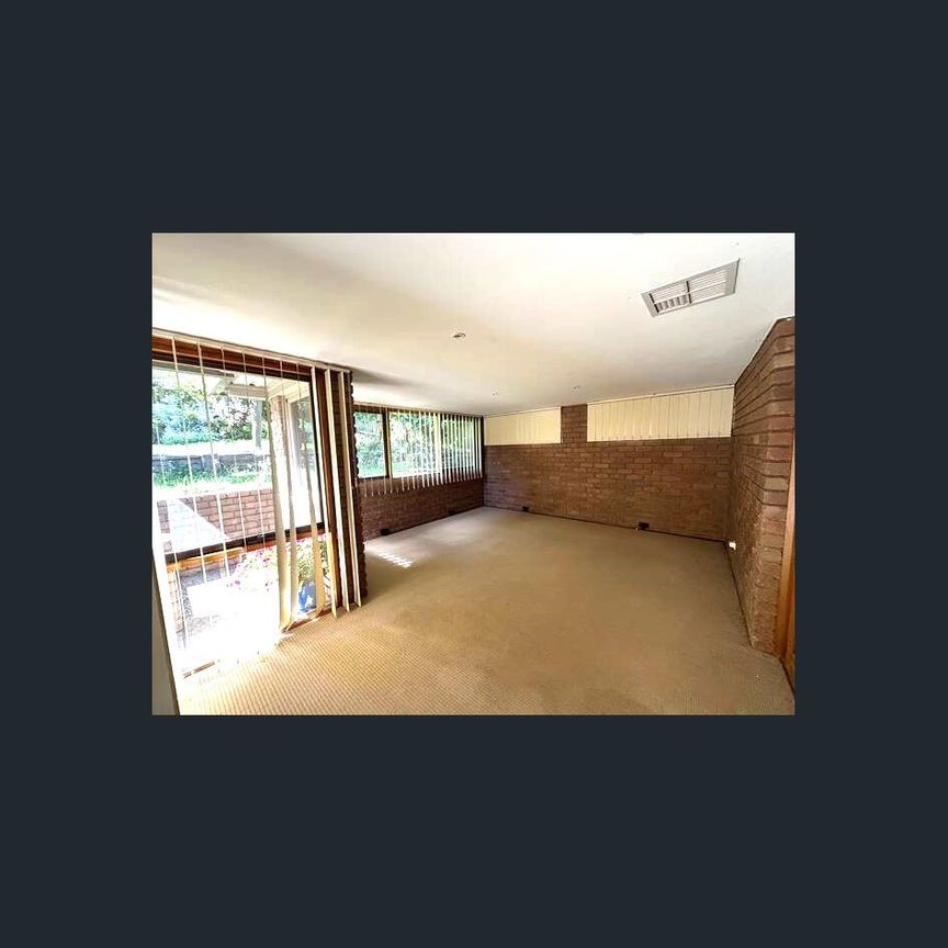 CHARMING 4 BEDROOM FAMILY HOME - Photo 1