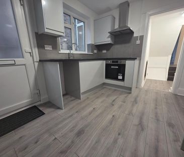 3 bedroom terraced house to rent - Photo 6