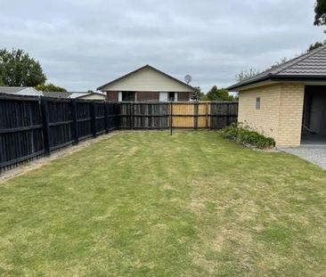 Modern Townhouse with Large Backyard! - Photo 3