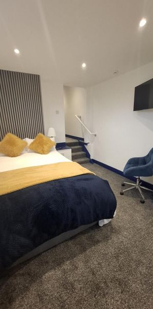 Room to let in newly refurbished HMO – Heneage Road - Photo 1