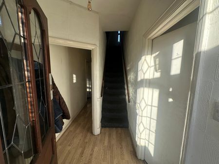 4 Bed Terraced House, Eastern Avenue, IG4 - Photo 3