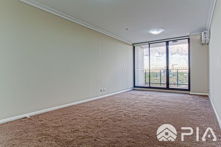 Modern and spacious apartment, located in one of Parramatta's premier residential district - Photo 5