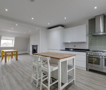 3 bedroom flat to rent - Photo 6