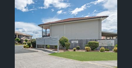 IMMACULATE AIR-CONDITIONED 3 BEDROOM TOWNHOUSE IN POPULAR, CENTRALLY LOCATED COMPLEX - Photo 3