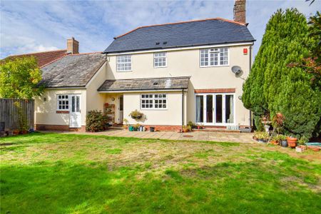 4 bedroom detached house to rent - Photo 3