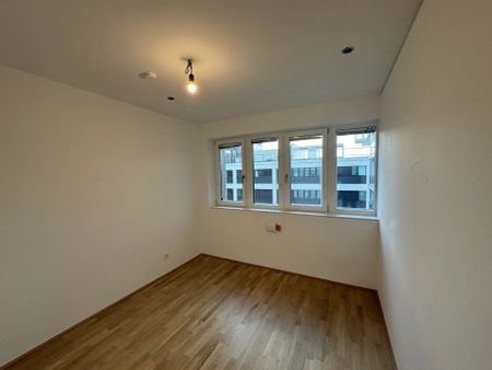 MARINA TOWER - Exklusive 4-Zimmer-Wohnung mit Loggia und sonnigem Balkon - Photo 5