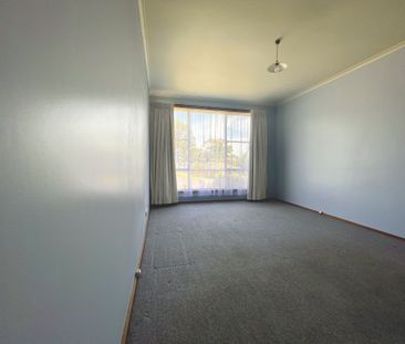 17 Furlonger Street Traralgon VIC - Photo 3