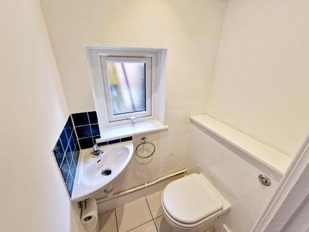 3 bedroom semi-detached house to rent - Photo 5