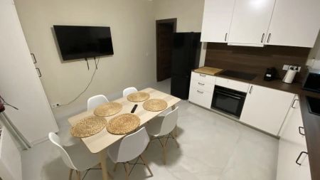 Room in a shared 3-bedroom apartment for rent in Embajadores, all bills included - Photo 3