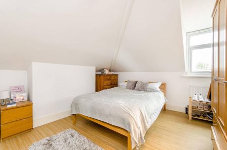 3 bedroom flat to rent - Photo 3