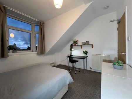 3 bedroom flat to rent - Photo 2