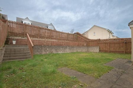 4 bedroom detached house to rent - Photo 4