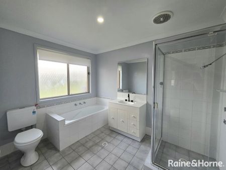 Comfortable, family-friendly home in a Worrigee - Photo 5