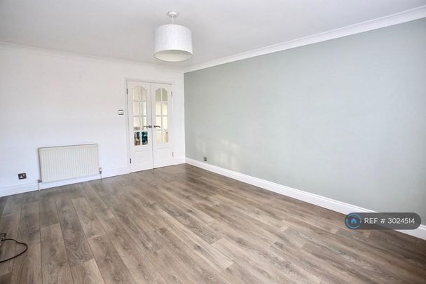 3 bedroom end of terrace house to rent - Photo 1