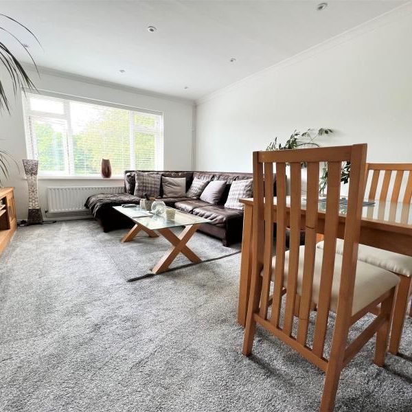 Chertsey Road, Byfleet - 2 bedrooms Property for lettings - Seymours - Photo 1