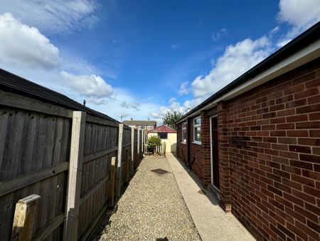 Eastfield Crescent, Badger Hill - P10873 - Photo 3