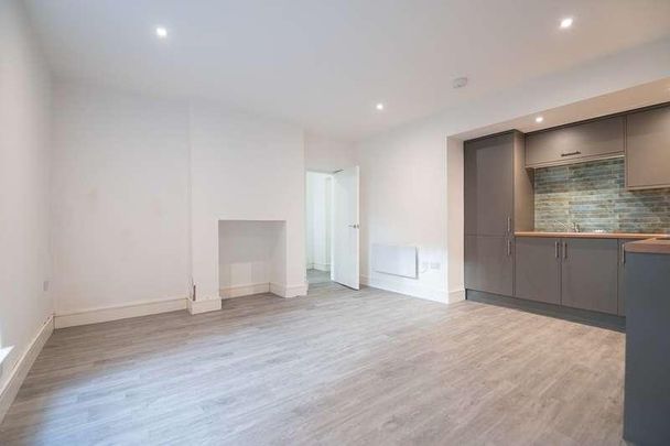 Harrogate Road, Leeds, LS7 - Photo 1