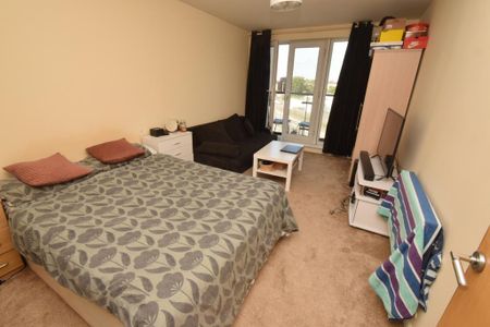 3 bedroom apartment to rent - Photo 4