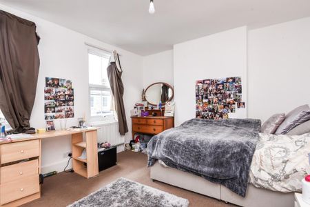 6 bedroom end of terrace house to rent - Photo 5