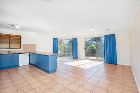 Modern three bedroom townhouse in the heart of Bruce. - (Old photos in use new photos to come) - Photo 3