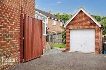 3 bedroom semi-detached house to rent - Photo 5
