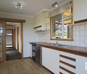 Beautiful Family Home With Stunning Views & Exceptional Outdoor Living - Photo 1