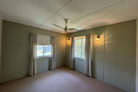 THREE BEDROOM HOME WITH SOLAR IN THE HEART OF WEST GLADSTONE IS AVAILABLE NOW! - Photo 3