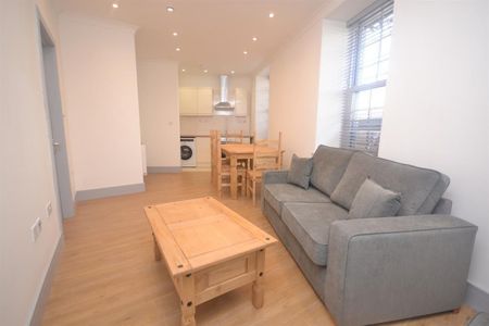 2 bedroom Flat To Let - Photo 2