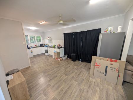 Charming Family Home in a Super Convenient Location - Photo 4