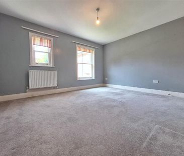 4 bedroom detached house to rent - Photo 3
