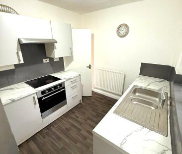 2 bedroom semi-detached house to rent - Photo 6